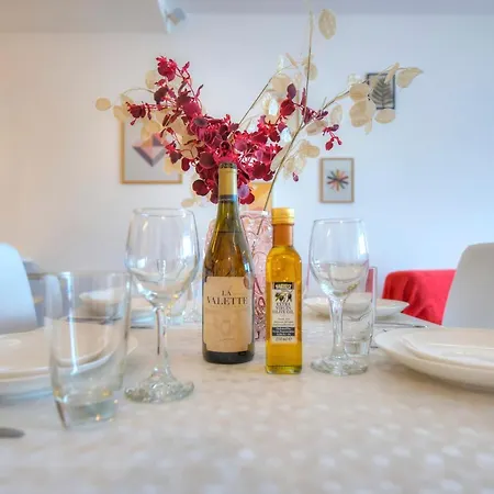 Spacious 3bedrooms With Spectacular Views Goslm-6 *