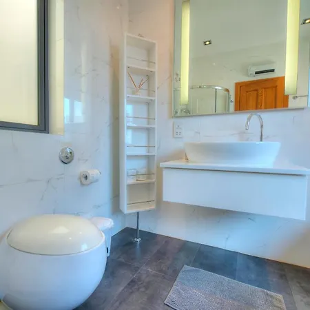 דירה Spacious 3bedrooms With Spectacular Views Goslm-6 *