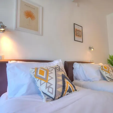 Spacious 3bedrooms With Spectacular Views Goslm-6 דירה סליאמה