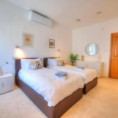 Spacious 3bedrooms With Spectacular Views Goslm-6 דירה