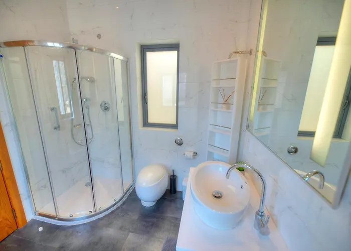 Spacious 3bedrooms With Spectacular Views Goslm-6